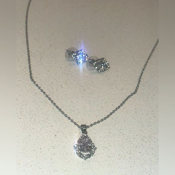 Elegant Silver Teardrop Fashion Jewelry Set - Picture 3 of 3